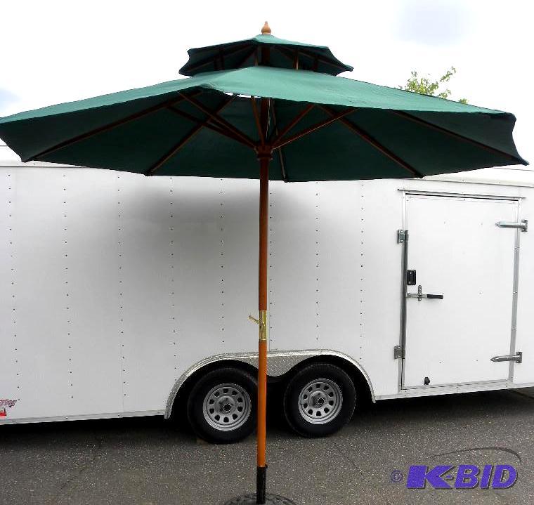 lot 69 image: 10-ft Market Umbrella, green, 1 78" dia...