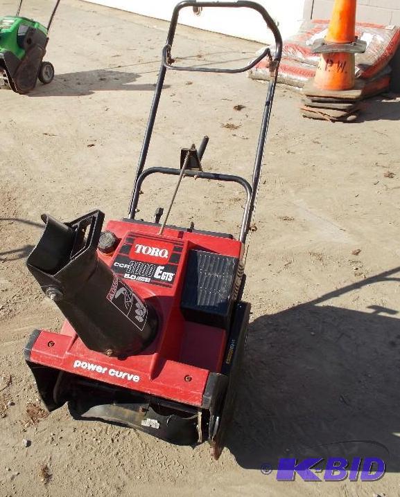Toro Model CCRE GTS Snow Blower    5.0 hp Mot...