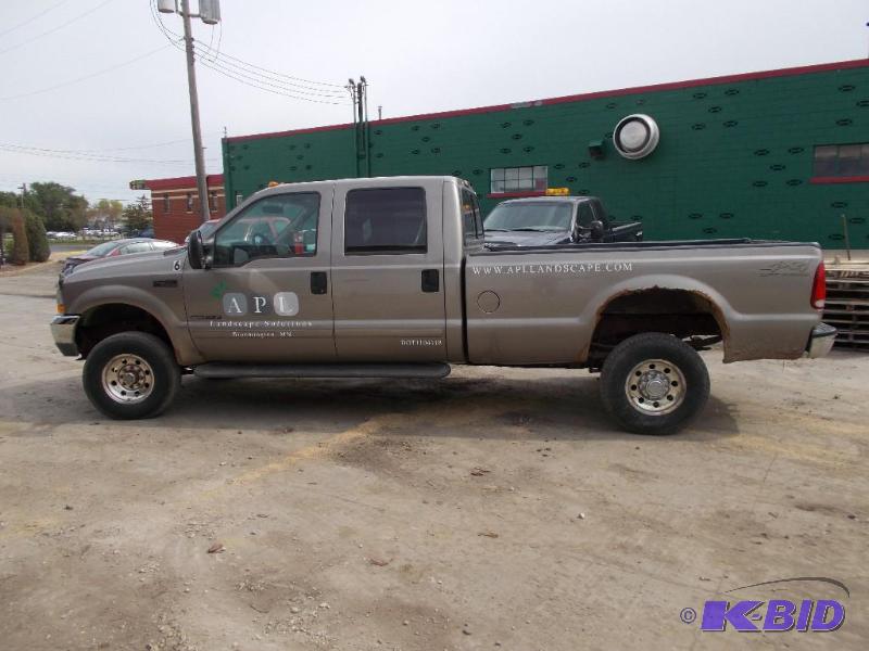 2002 Ford F-350 XLT Super Duty 4 x 4 Crew Cab...