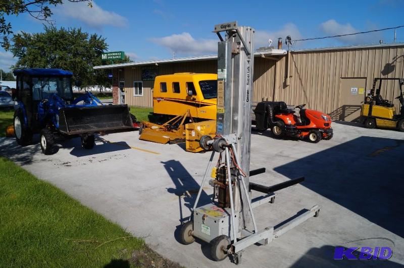 Genie material lift