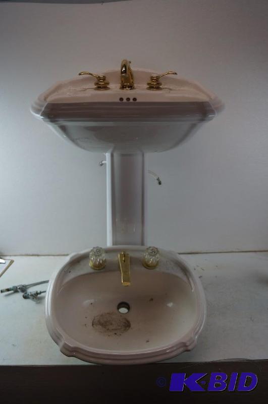 Pedestal sink
