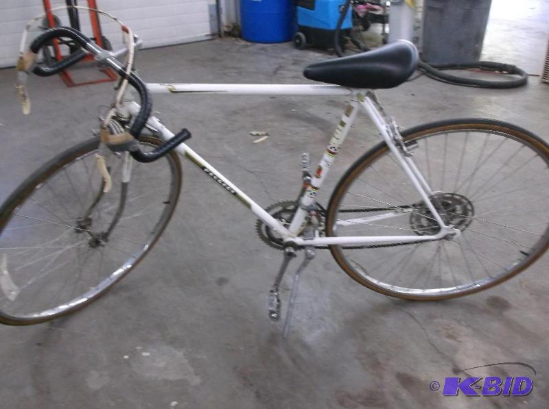 lot 12 image: Peugeot bike in nice shape...