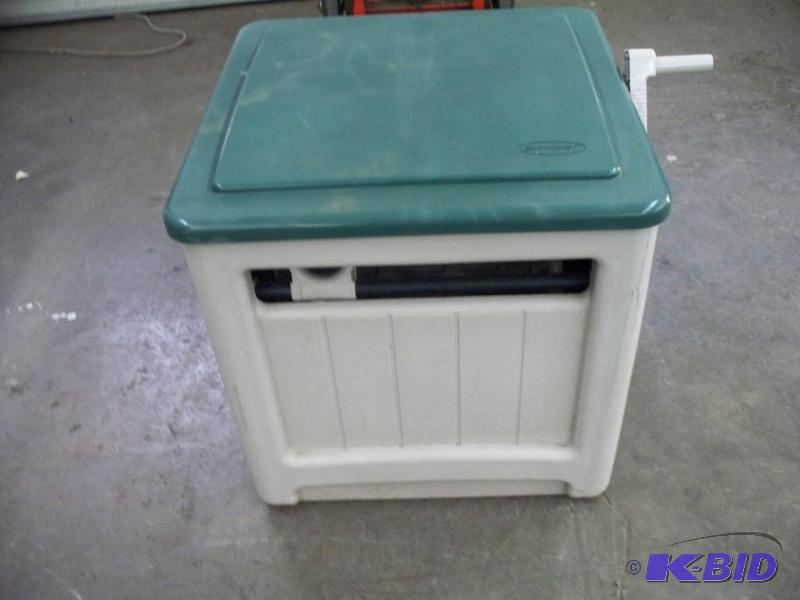 lot 36 image: Suncast hose reel works...