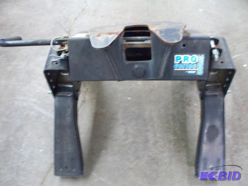 lot 4 image: Reese pro series 15000lb hitch...