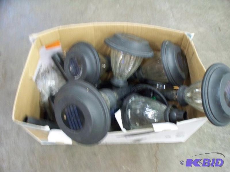lot 54 image: Box of solar lights...