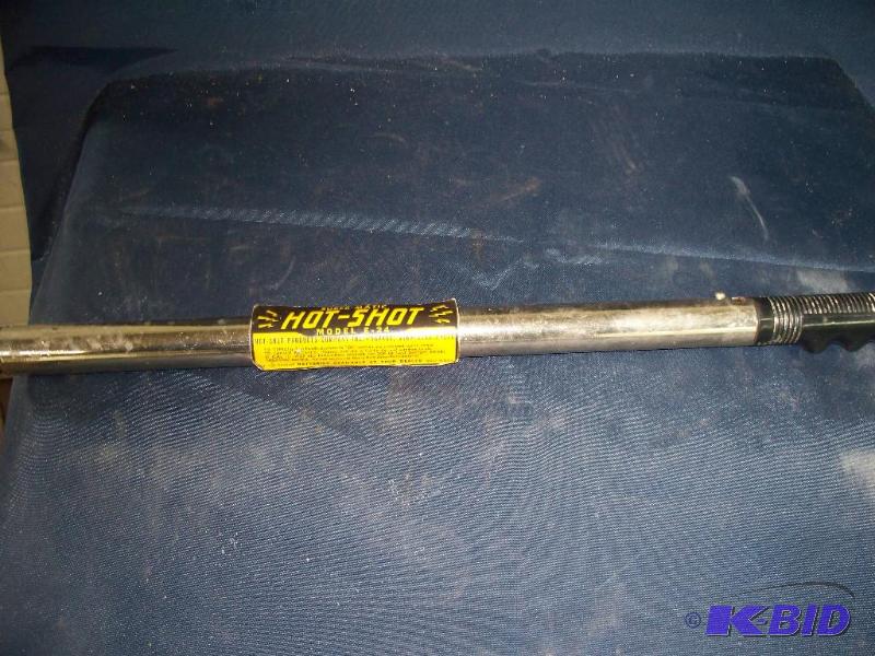 lot 60 image: Hot-Shot Cattle Probe model E24...