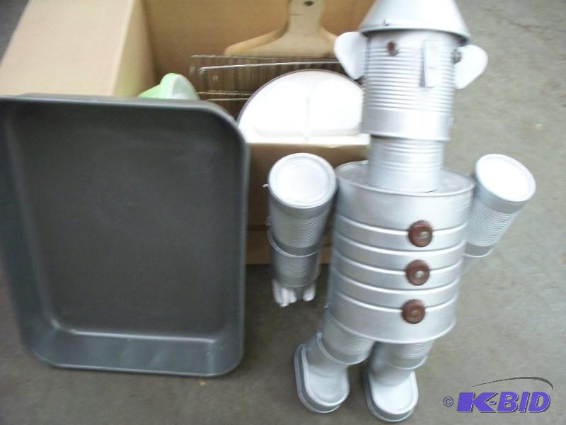 lot 61 image: Box of miscellaneous items ...