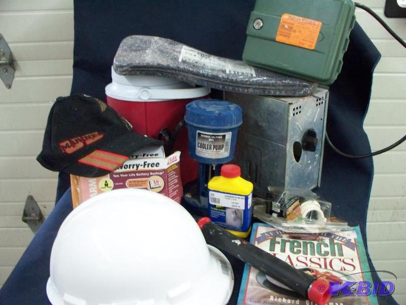 lot 62 image: Box of miscellaneous items see pics. ...