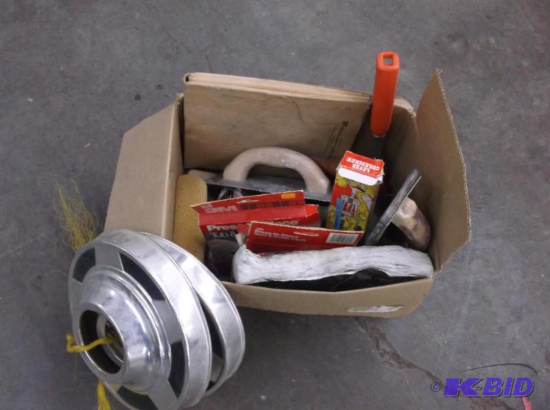 lot 72 image: Box of miscellaneous items ...