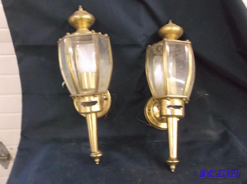 lot 86 image: 2 lights...