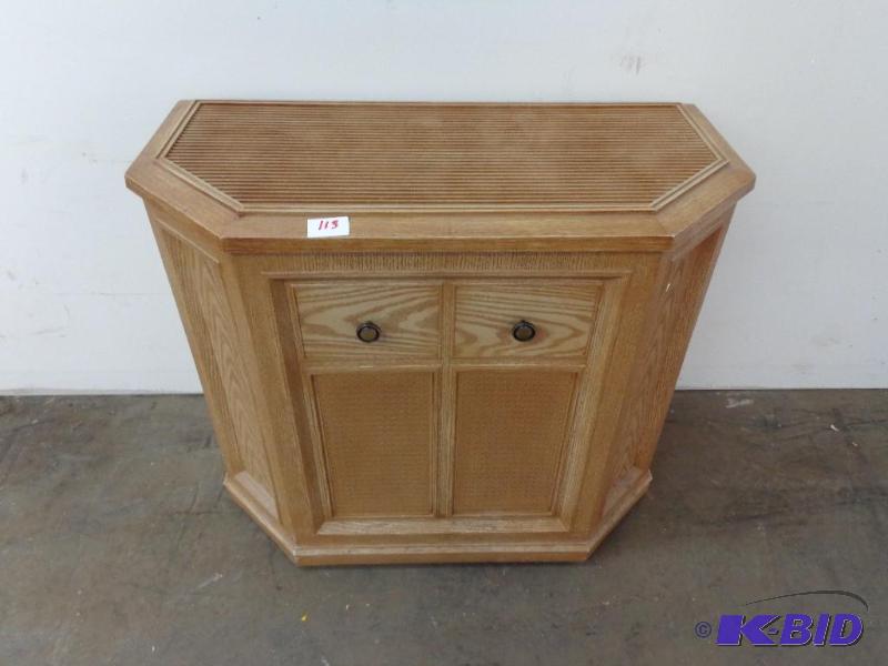 lot 113 image: Bemis Evaporative Humidifier Model 697-400 Cr...