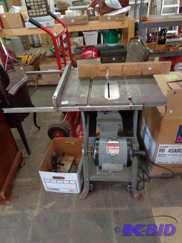 lot 125 image: Delta Rockwell Tablesaw wMiter Model URC 62...