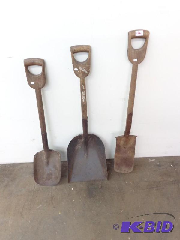 lot 126 image: Antique Wooden Handled Shovels (1) Big Scoop ...
