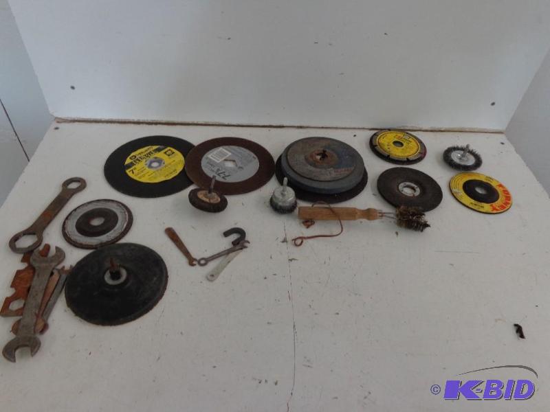 lot 143 image: Assorted Grinder Wheels and More Craftsman Vi...