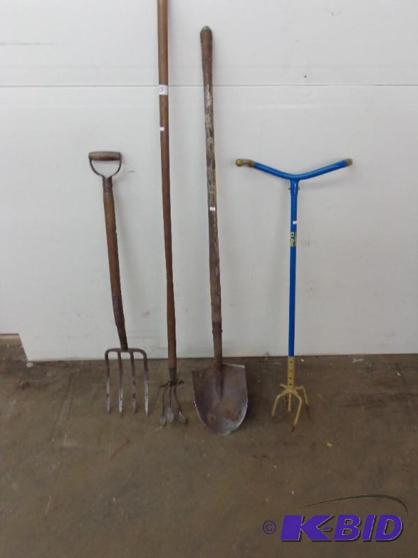 lot 15 image: Garden Claw Gold, Spade Shovel, Potato&nbspF...