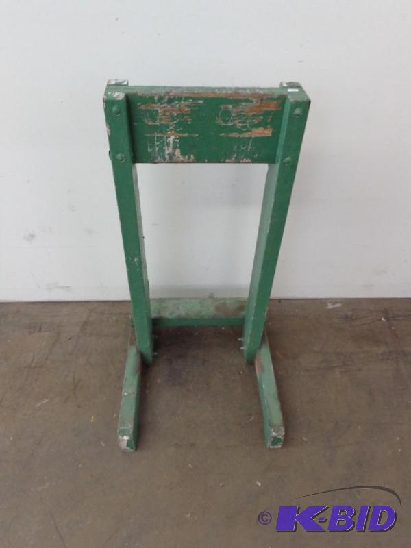 lot 156 image: Outboard Boat Motor Stand Approximately 32&qu...