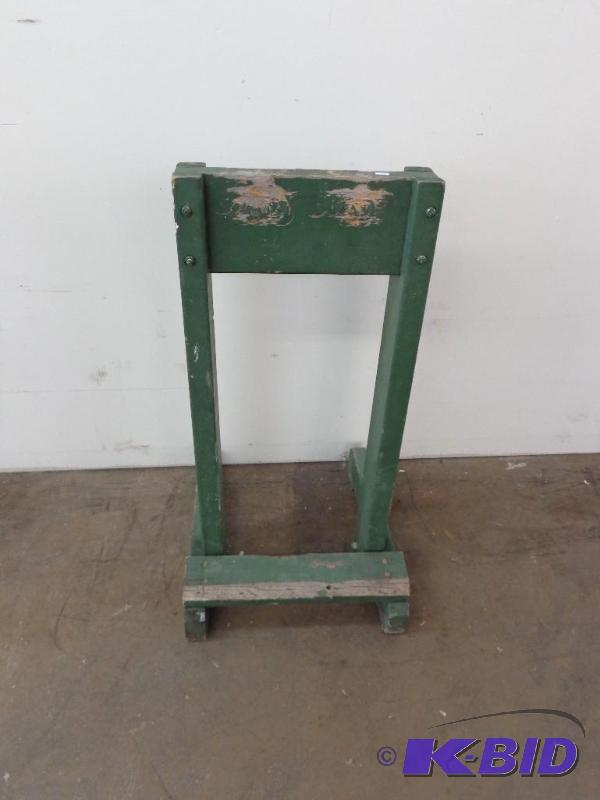 lot 158 image: Outboard Boat Motor Stand Approximately 32&qu...