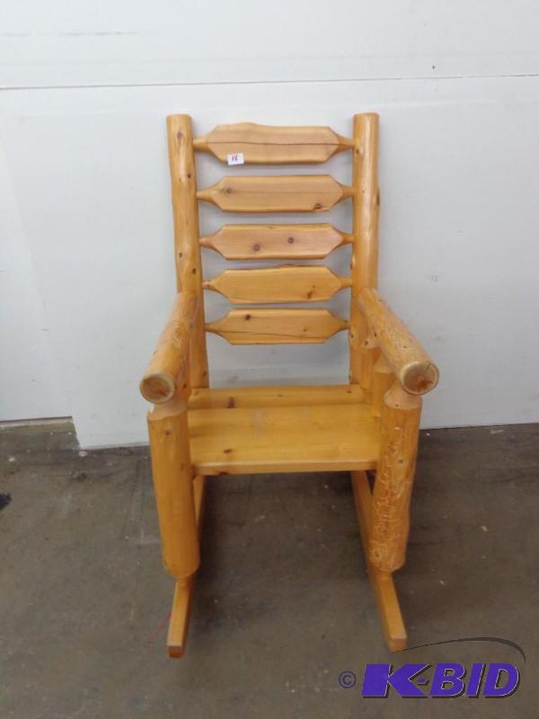 lot 18 image: Log Rocking Chair Seat 23" Across 22&quo...