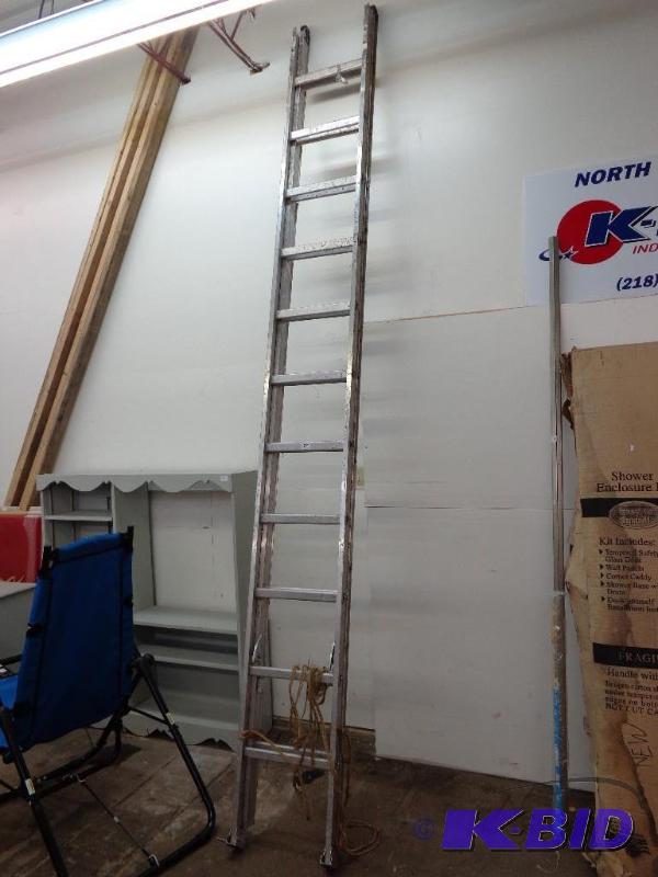 lot 22 image: 20 Aluminum Extension Ladder 15" x 3&qu...