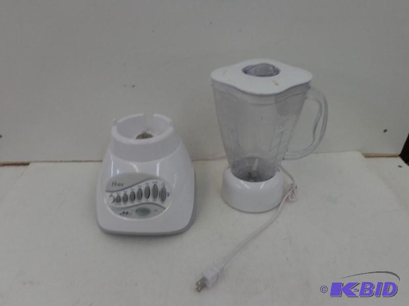 lot 42 image: Oster 14 Speed All Metal Drive Blender Mince,...
