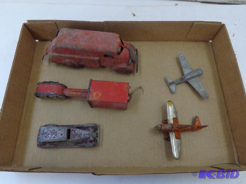 lot 55 image: Vintage Metal Toys Old Lasalle Tootsie Toy Ma...