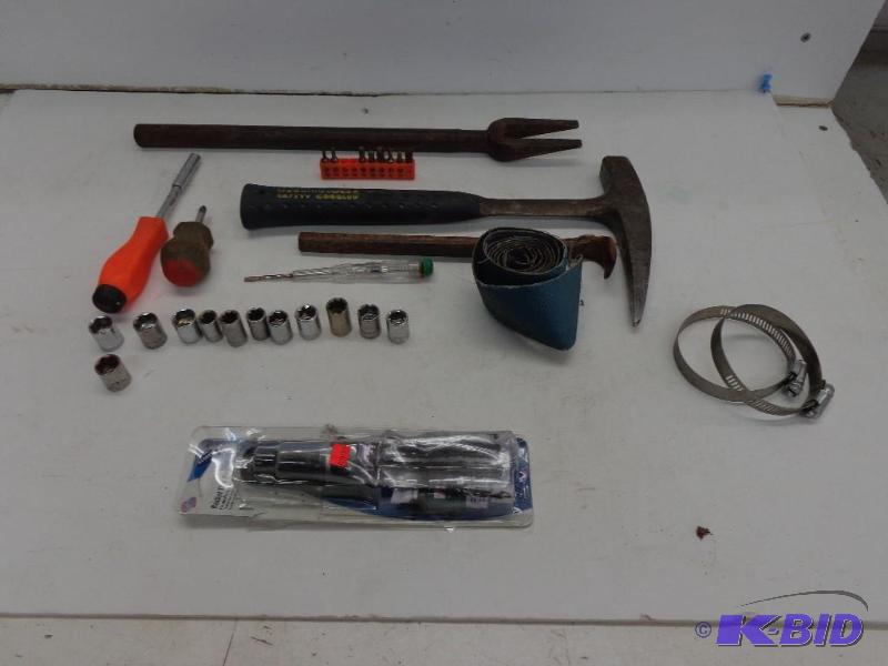 lot 64 image: Lot of Various Tool Small Metal Claw, Pipe CL...