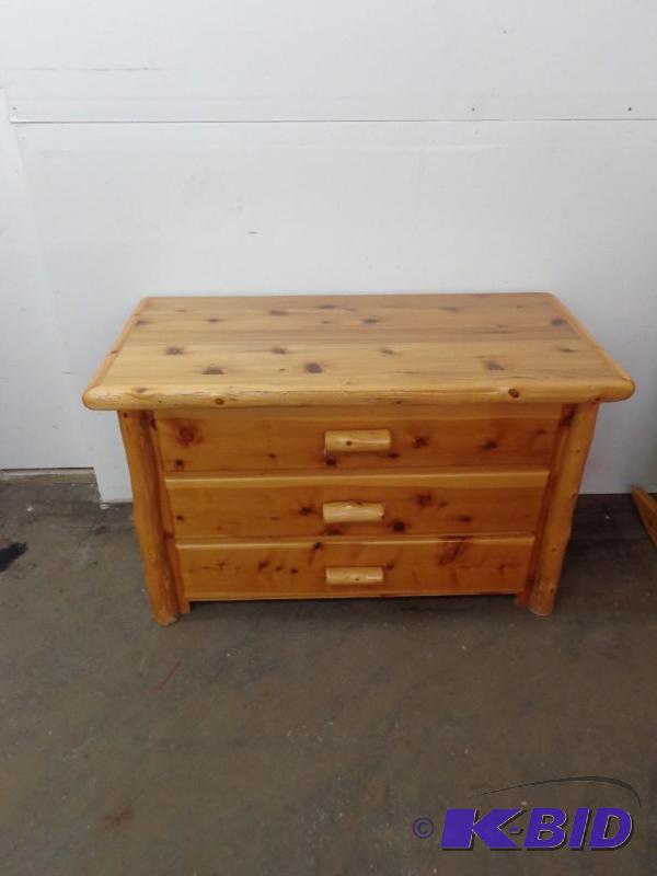 lot 8 image: Log Dresser  3 Drawers  4 x 21.5&q...