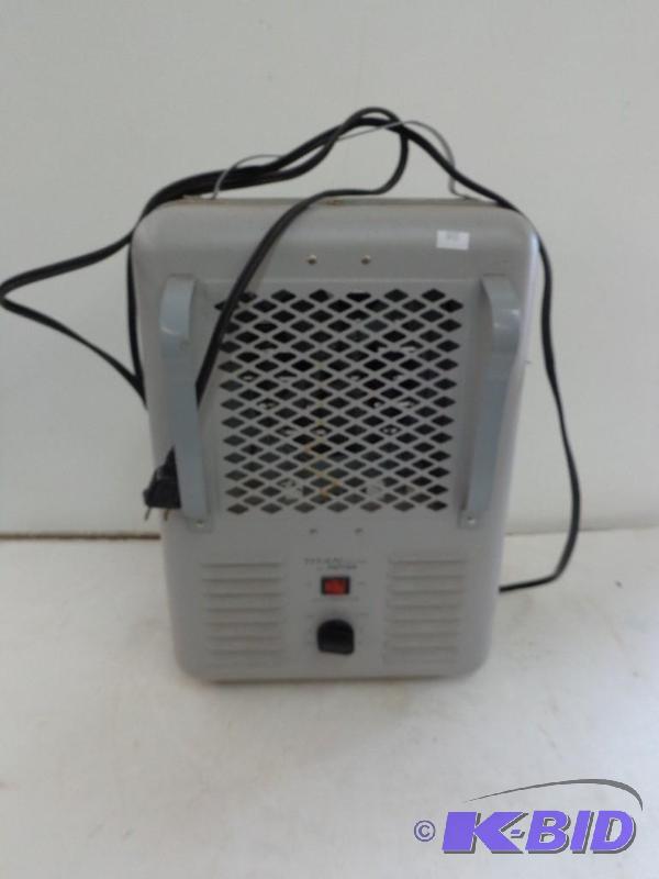 lot 81 image: Titan Milk House&nbspHeater Manufactured By ...