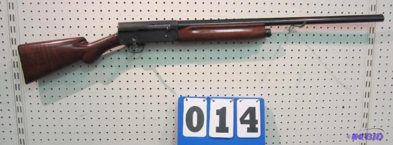 lot 14 image: Remington Semi-Automatic 12 Gauge Shotgun