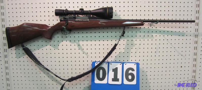 lot 16 image: Weatherby Mark V Rifle with Leupold Vari-X III Scope 270 Weather Mag