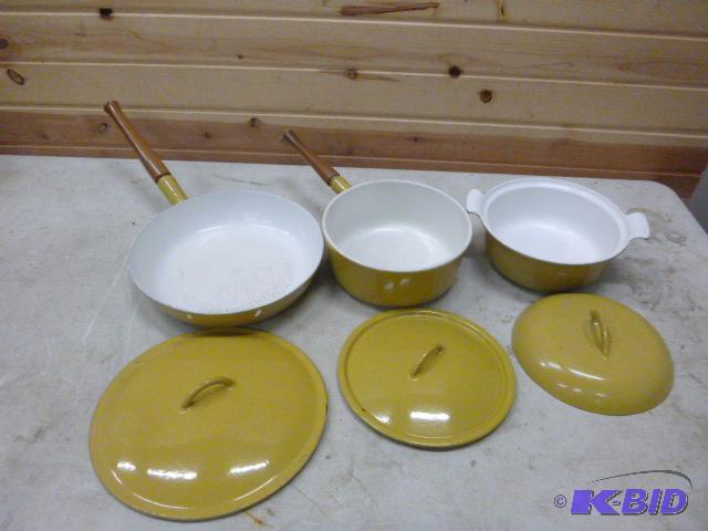 lot 102 image: 3 Heavy Pans with Lids...