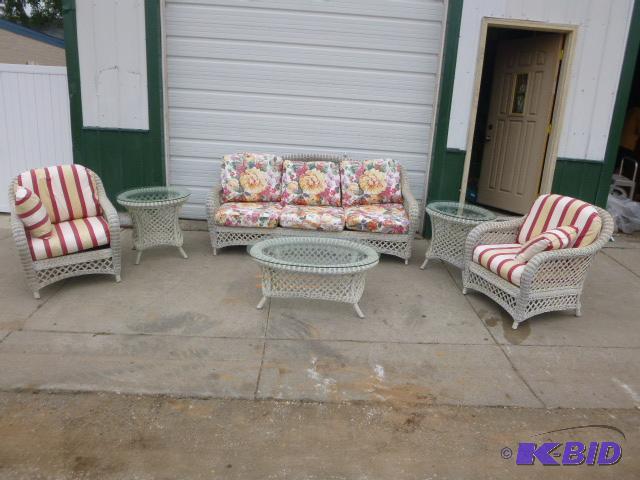 lot 117 image: Wicker Patio Furniture Couch, 2 chairs and 3 ...