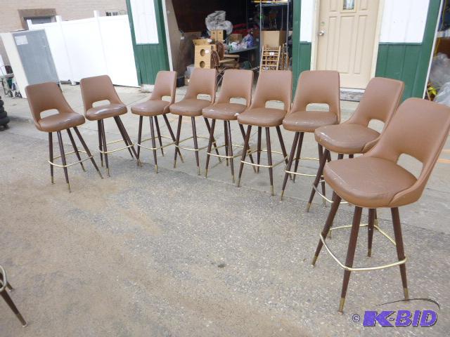 lot 128 image: 9 Bar Stools 32" high - not in best cond...