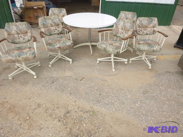 lot 138 image: Dining Room Table with 6 Padded Chairs 48&quo...