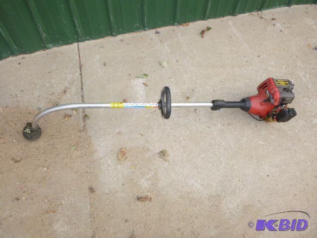 lot 151 image: Homelite Weed Whip 25 cc, had compresion....
