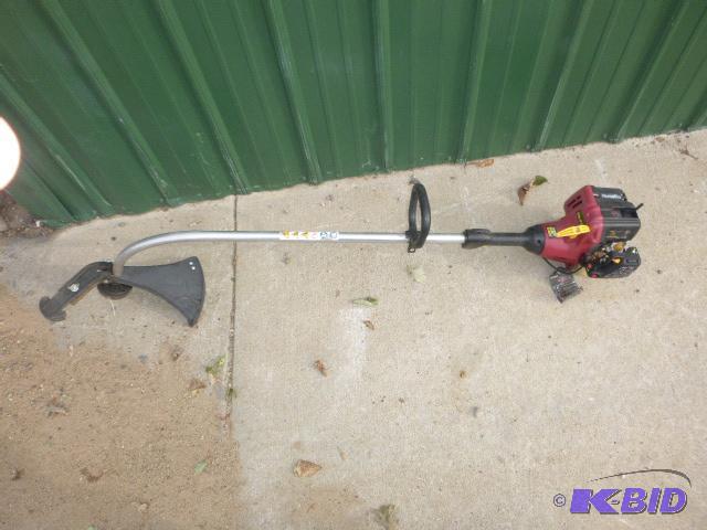 lot 152 image: Homelite Weed Whip 25 cc, zip start....