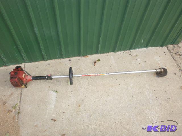 lot 153 image: Shindaiwa Professional Weed Whip Has compress...