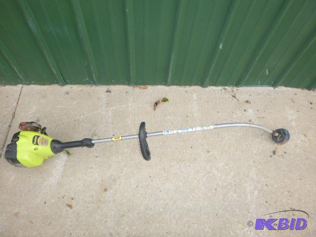 lot 154 image: Poulan Weed Whip P1500 - 16", 25cc, has ...