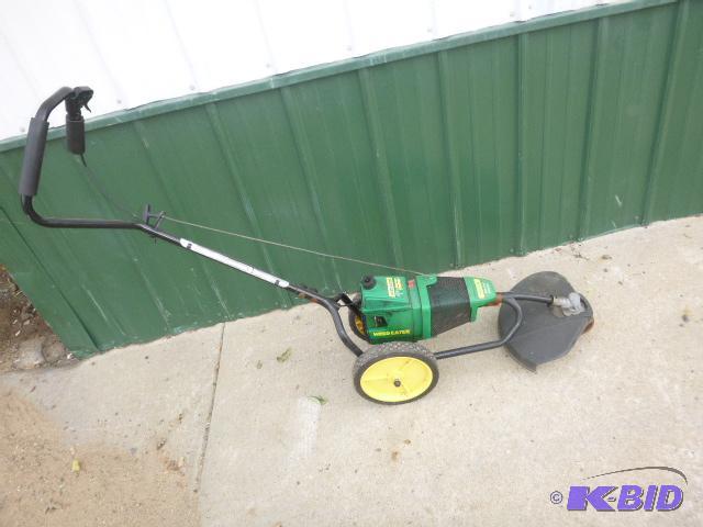lot 156 image: Weed Eater WT3100 - wheeled trimmer, has comp...