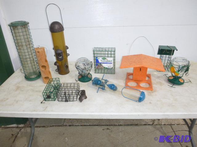 lot 176 image: Miscellaneous Bird Feeders...