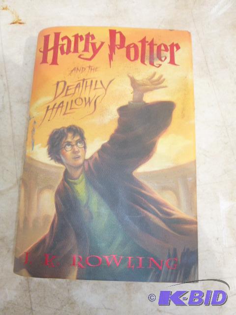 lot 178 image: Harry Potter and the Deathly Hallows Book...