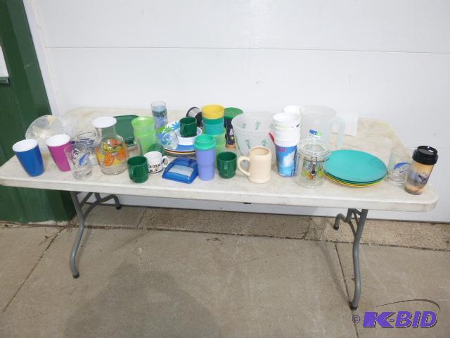 lot 182 image: Lot of Miscellaneous Kitchen Items...