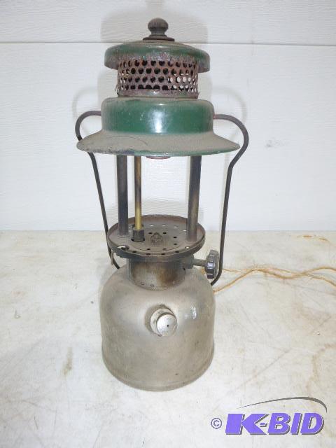 lot 196 image: Single Mantle Gas Lantern No glass....