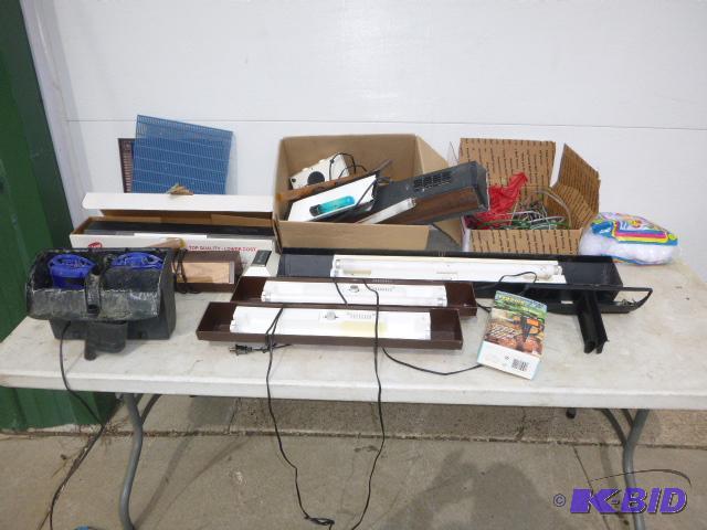 lot 200 image: Lot of Miscellaneous Aquarium Items...