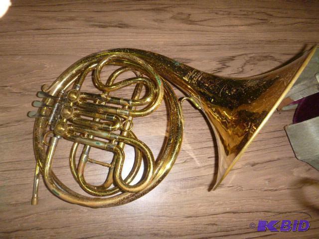 lot 4 image: Elkhorn French Horn with Case No mouth piece ...