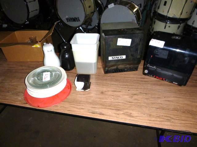 lot 53 image: Lot of Miscellaneous Items Glassware and offi...