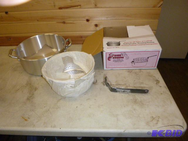 lot 64 image: King Kooker Multi-Purpose Aluminum Deep Fryer...