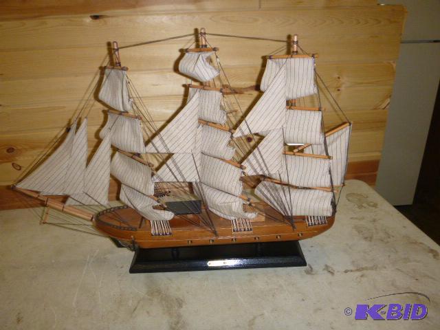 lot 75 image: 32" Ship Model Decor...