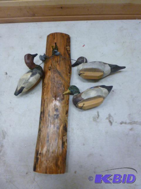lot 83 image: Wooden Duck Wall Decor...