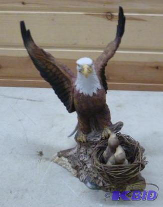 lot 86 image: LaVie Eagle Statue 8 12" high....